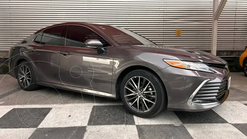 Foto Toyota Camry HEV XLE usado (2024) color Gris Oscuro precio $600,000