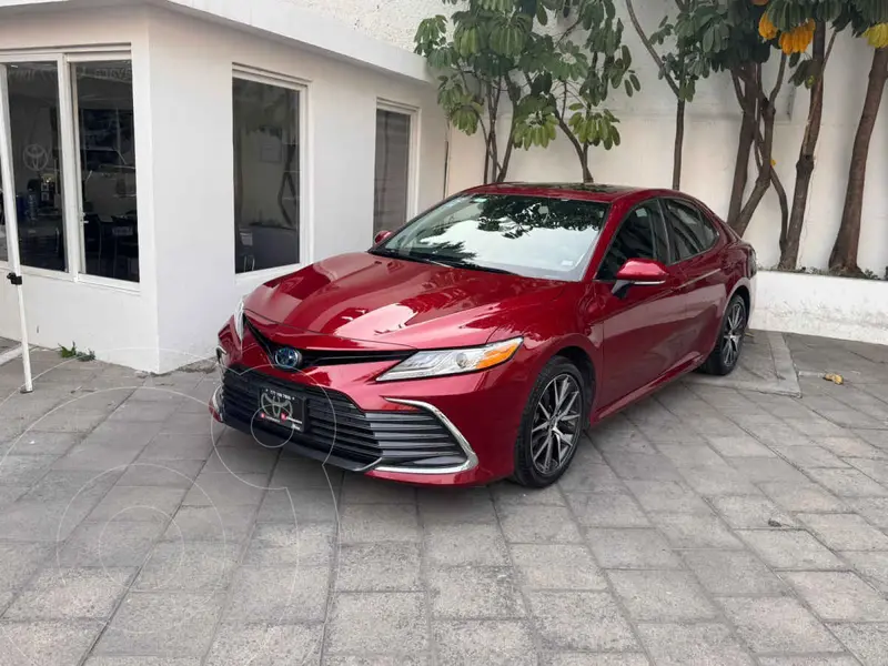 Foto Toyota Camry HEV XLE usado (2022) color Rojo precio $495,000