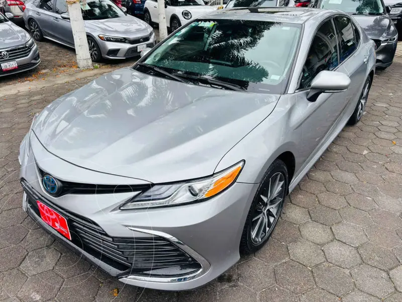 Foto Toyota Camry HEV XLE usado (2022) color Plata financiado en mensualidades(enganche $120,669 mensualidades desde $10,718)