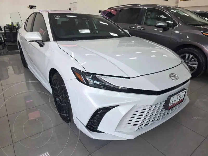Foto Toyota Camry HEV XSE usado (2025) color Blanco financiado en mensualidades(enganche $166,625 mensualidades desde $14,069)