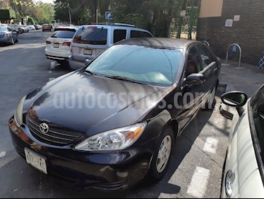 Foto Toyota Camry LE 2.4L usado (2002) color Purpura precio $40,000