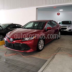 foto Toyota Camry LE 2.5L usado (2018) color Vino Tinto precio $329,000