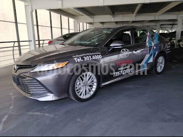 Toyota Camry XLE 2.5L Navi usado (2020) color Gris precio $497,000