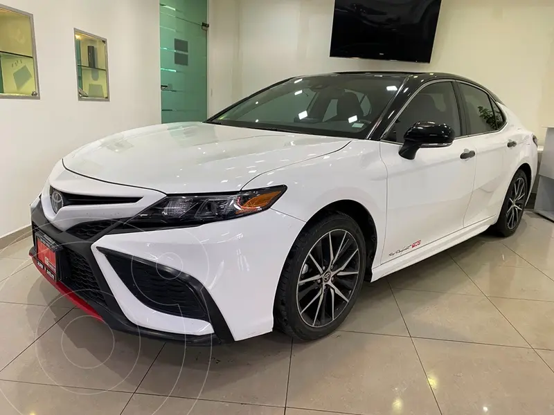 Foto Toyota Camry SE usado (2023) color Blanco precio $499,000