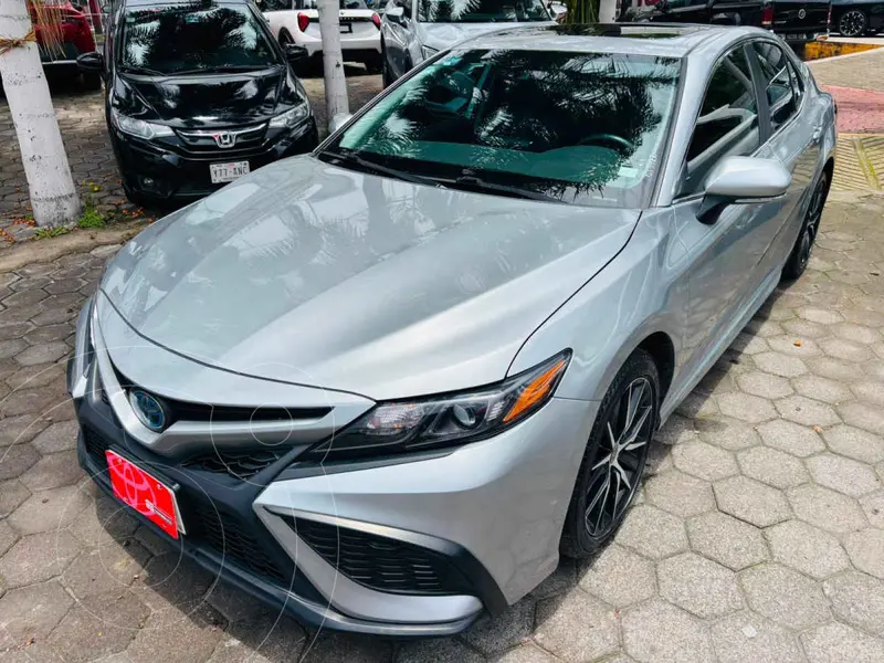 Foto Toyota Camry SE usado (2023) color Plata financiado en mensualidades(enganche $125,506 mensualidades desde $11,148)