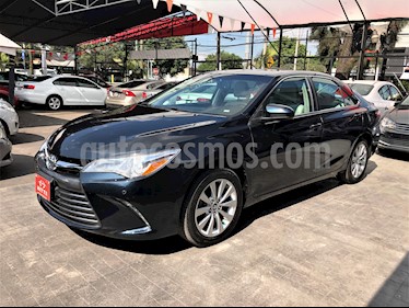 foto Toyota Camry XLE 2.4L usado (2017) color Azul Profundo precio $289,000