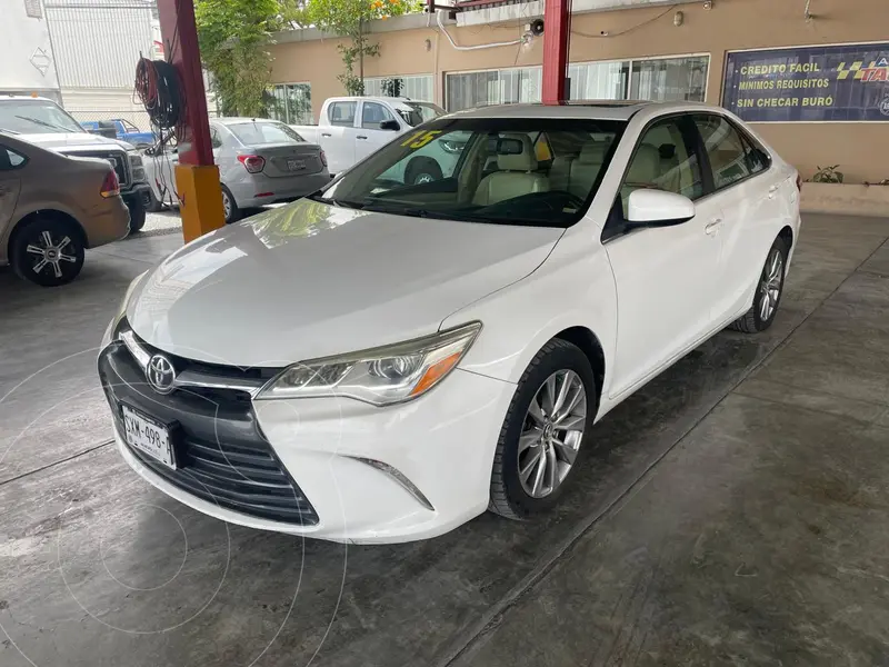 Foto Toyota Camry XLE 2.5L usado (2015) color Blanco precio $249,000