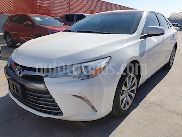 Toyota Camry XLE 2.5L usado (2017) color Blanco precio $269,000