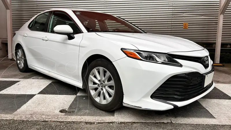 Foto Toyota Camry LE 2.5L usado (2019) color Blanco precio $270,000