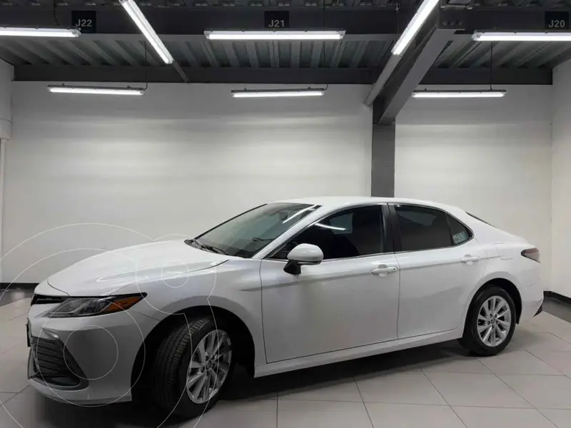 Foto Toyota Camry LE usado (2024) color Blanco precio $495,000
