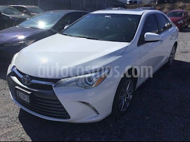 foto Toyota Camry XLE 2.5L usado (2017) color Blanco precio $330,000