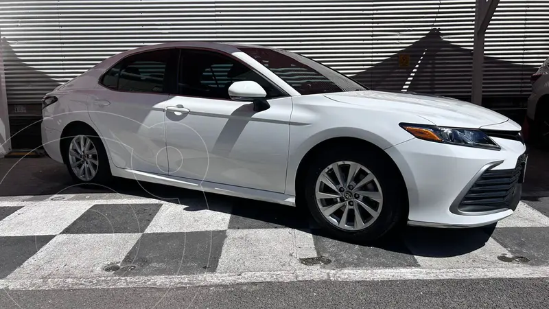 Foto Toyota Camry LE usado (2023) color Blanco financiado en mensualidades(enganche $175,560 mensualidades desde $7,542)