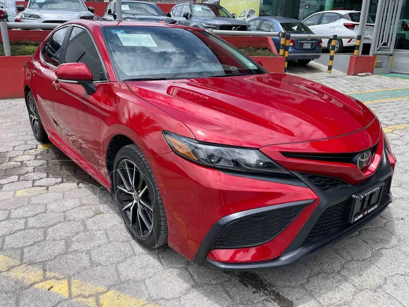Foto Toyota Camry SE usado (2024) color Rojo financiado en mensualidades(enganche $142,438 mensualidades desde $12,027)