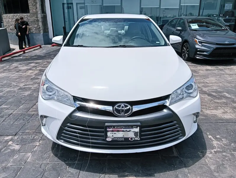 Foto Toyota Camry LE 2.5L usado (2017) color Blanco precio $245,000