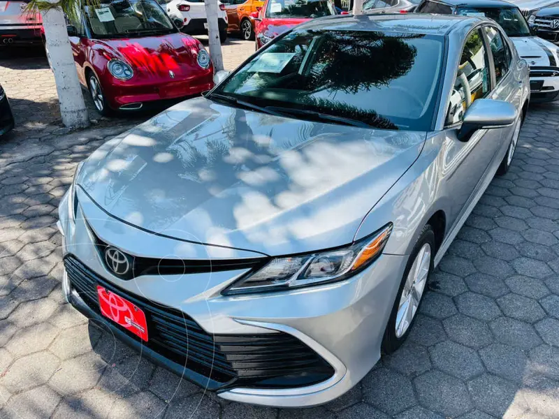 Foto Toyota Camry LE usado (2024) color Plata precio $469,000
