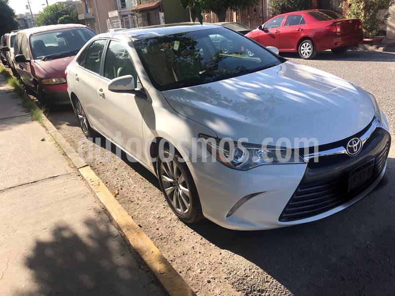 foto Toyota Camry XLE 2.5L usado (2015) color Blanco precio $235,000