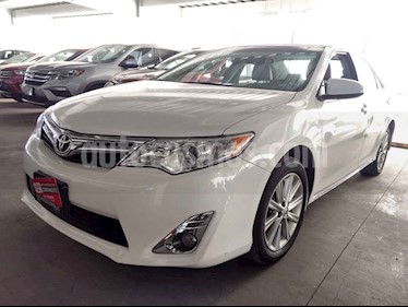Toyota Camry 4p XLE L4/2.5 Aut usado (2014) color Blanco precio $198,000