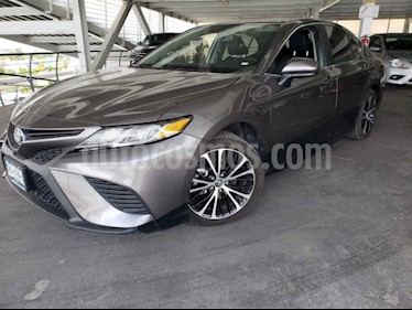 Toyota Camry SE 2.5L usado (2019) color Gris precio $380,000