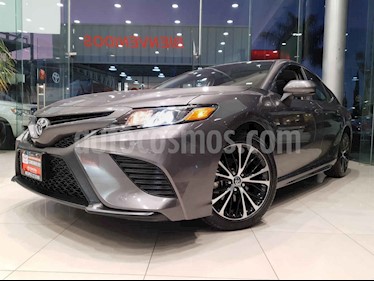 Toyota Camry 4p SE L4/2.5 Aut usado (2019) color Gris precio $409,000