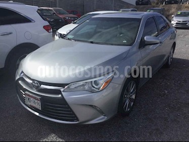 Toyota Camry XLE 2.5L Navi usado (2015) color Plata precio $225,000