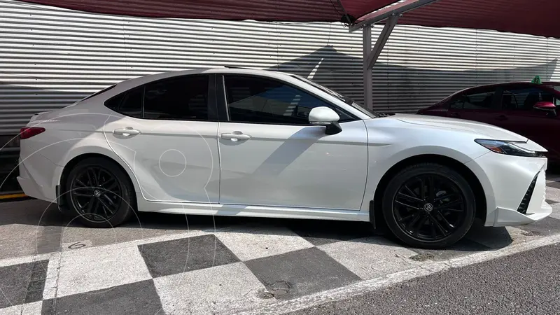 Foto Toyota Camry SE usado (2025) color Blanco financiado en mensualidades(enganche $267,520 mensualidades desde $11,493)