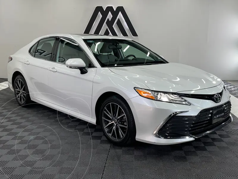 Foto Toyota Camry XLE usado (2021) color Blanco precio $429,999