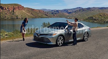 foto Toyota Camry XLE 2.5L Navi Híbrido nuevo color Grafito precio $613,000