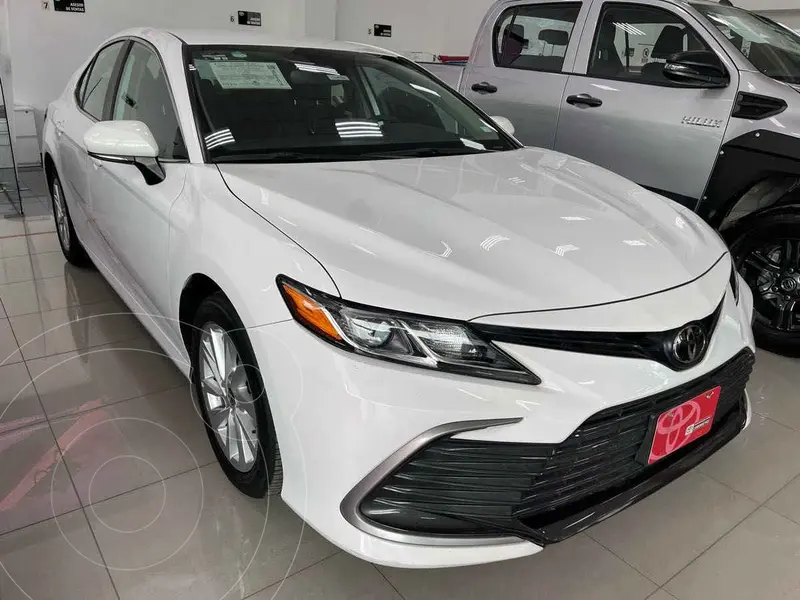 Foto Toyota Camry LE usado (2024) color Blanco financiado en mensualidades(enganche $131,688 mensualidades desde $11,119)