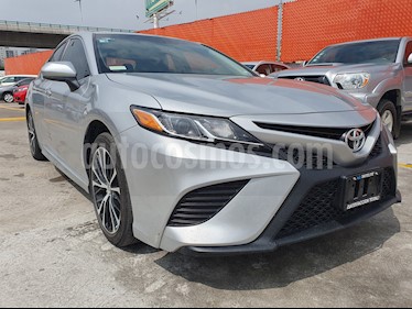 Foto Toyota Camry SE 2.5L usado (2018) color Plata precio $386,000