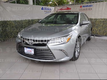 Foto venta Auto usado Toyota Camry XLE 2.4L (2017) color Plata precio $310,000