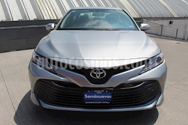 foto Toyota Camry XLE 2.4L usado (2019) color Plata precio $452,000
