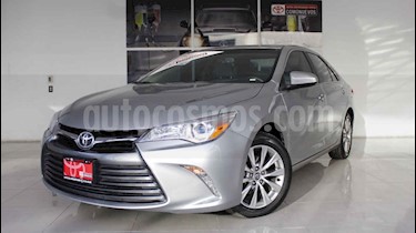 foto Toyota Camry XLE 2.5L Navi usado (2017) color Plata precio $320,000