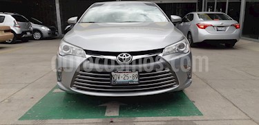 Foto venta Auto usado Toyota Camry XLE 2.5L (2017) color Plata precio $310,000