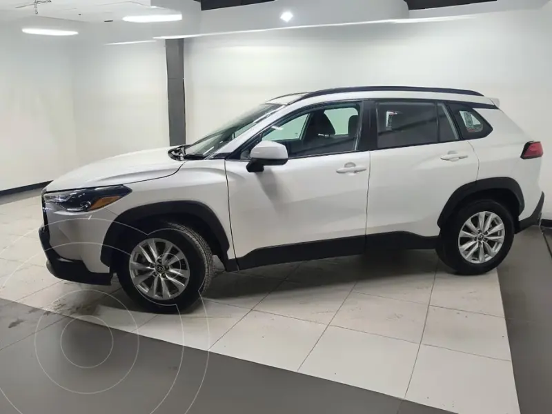 Foto Toyota Corolla Cross LE usado (2022) color Blanco financiado en mensualidades(enganche $96,800 mensualidades desde $9,549)