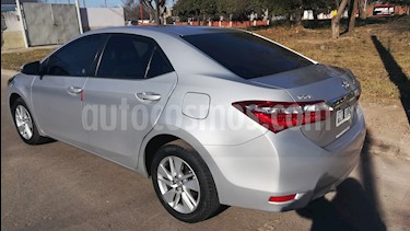 foto Toyota Corolla 1.8 XEi usado (2015) color Gris Plata precio $565.000