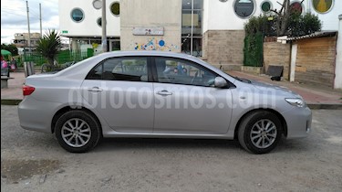 foto Toyota Corolla 1.8L XLi usado (2013) color Plata Metálico precio $30.000.000