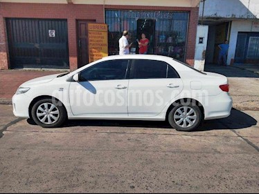 foto Toyota Corolla 1.8 XLi usado (2013) color Blanco precio $620.000