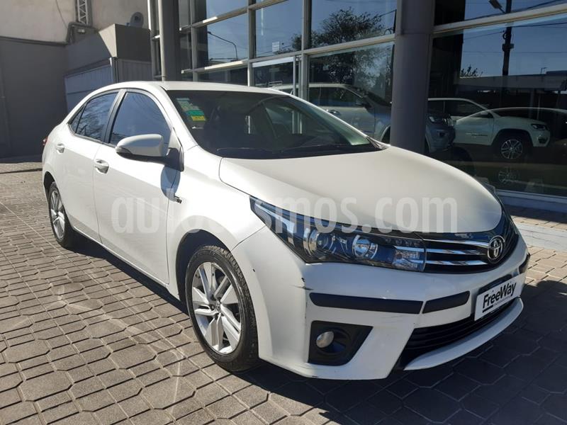 Foto Toyota Corolla 1.8 XEi usado (2016) color Blanco precio $1.350.000
