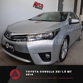 Foto Toyota Corolla 1.8 XEi usado (2014) color Gris Plata