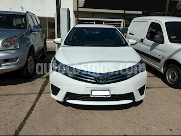 Toyota Corolla 1.8 XLi CVT usado (2015) color Blanco precio $690.000