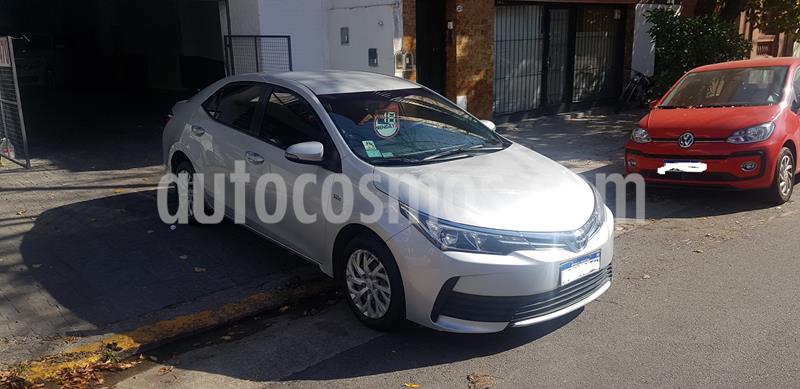 foto Toyota Corolla 1.8 XLi CVT usado (2018) color Gris Plata precio $1.390.000