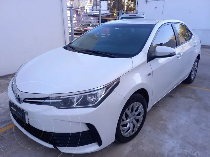 Foto Toyota Corolla 1.8 XLi CVT usado (2018) color Blanco precio $6.900.000