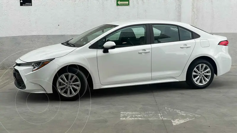 Foto Toyota Corolla LE Aut usado (2024) color Blanco precio $428,000