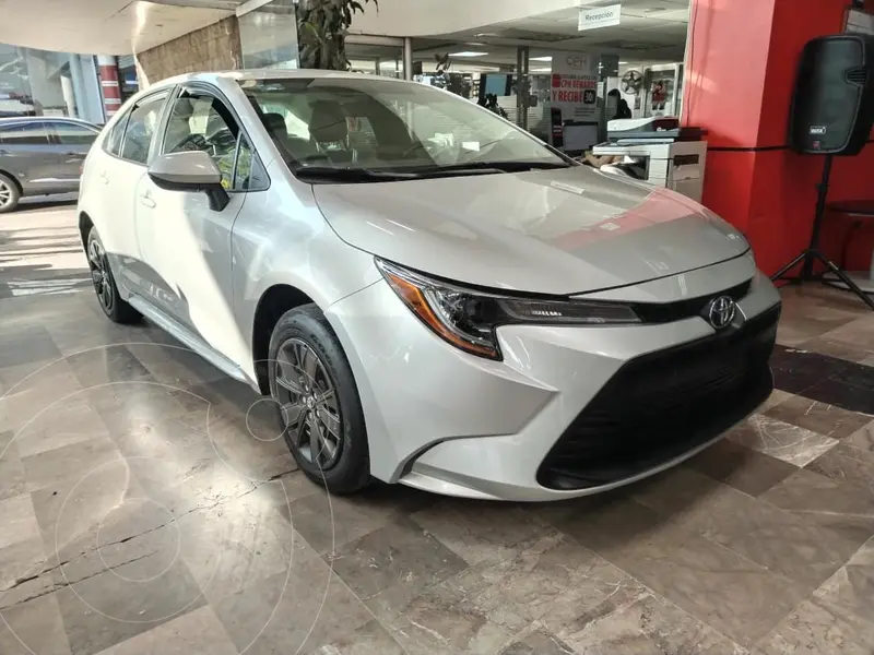 Foto Toyota Corolla Base Aut usado (2024) color plateado financiado en mensualidades(enganche $154,242 mensualidades desde $6,490)