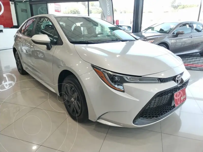 Foto Toyota Corolla Base Aut usado (2022) color plateado precio $309,000