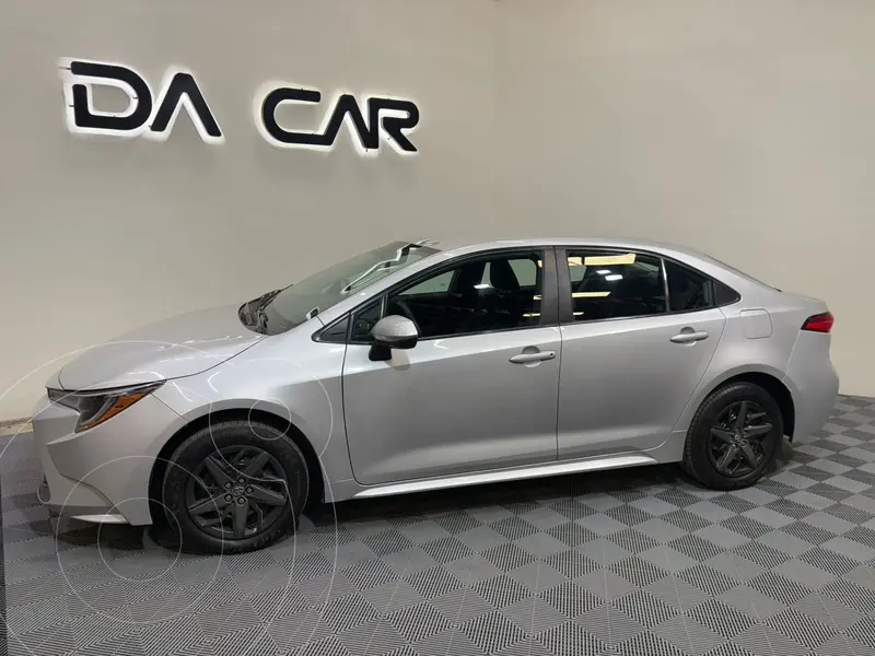 Foto Toyota Corolla Base Aut usado (2021) color plateado precio $318,000