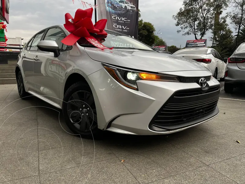 Foto Toyota Corolla Base Aut usado (2024) color plateado financiado en mensualidades(enganche $148,390 mensualidades desde $6,243)