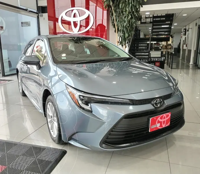 Foto Toyota Corolla XLE Aut usado (2023) color Gris precio $439,000
