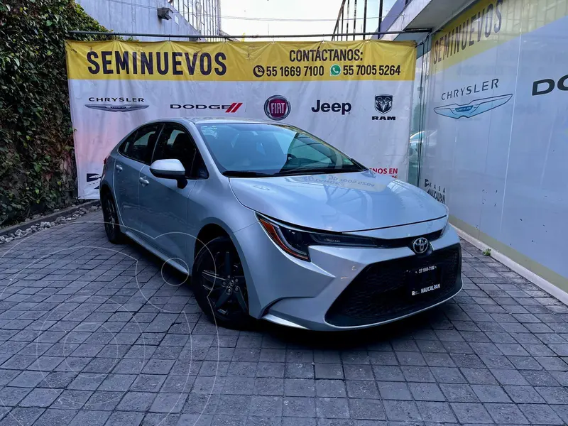 Foto Toyota Corolla Base usado (2022) color plateado precio $314,000