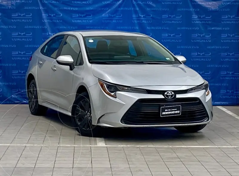Foto Toyota Corolla Base Aut usado (2024) color plateado precio $355,000